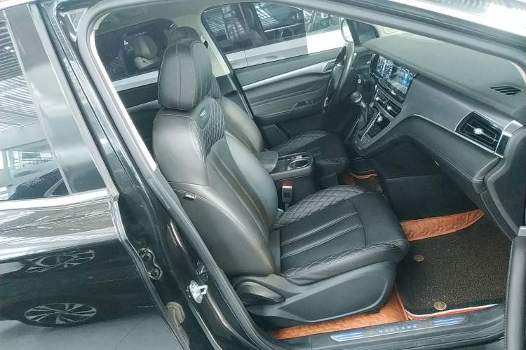 Used Hanteng V7 2019 1.5T Automatic Luxury 7-Seater China VI Standard Right Front Seat
