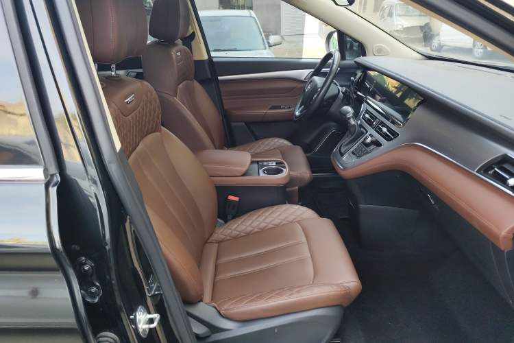Used Hanteng V7 2019 1.5T Automatic Luxury Edition 6-Seater China V Emission Standard Right Front Seat