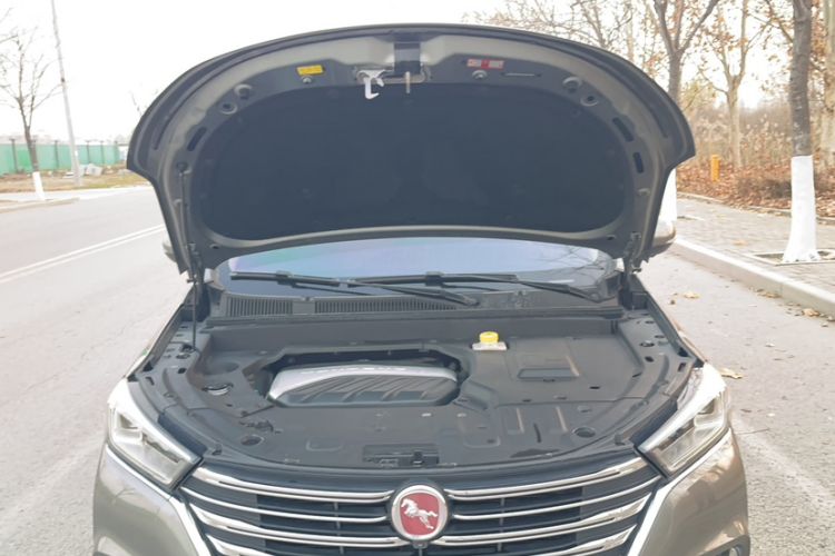 Used Hanteng V7 2019 1.5T Automatic Flagship Model 7 Seats China V Emission Standard Engine Bay