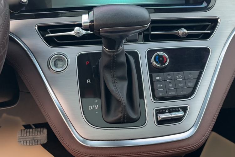 Used Hanteng V7 2019 1.5T Automatic Flagship Model 7 Seats China V Emission Standard Gear Lever