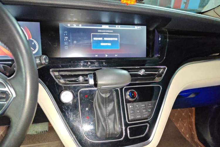 Used Hanteng V7 2019 1.5T Automatic Luxury 7-Seater China V Standard Audio And AC Panel