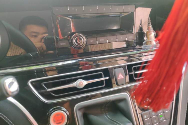 Used Hanteng V7 2019 1.5T Manual Elite Model 7 Seats Emission Standard China V Audio And AC Panel