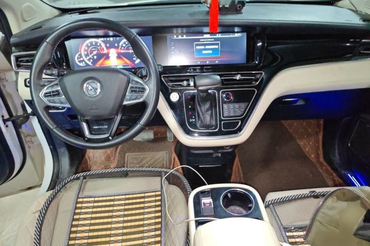 Used Hanteng V7 2019 1.5T Automatic Luxury 7-Seater China V Standard Center Console