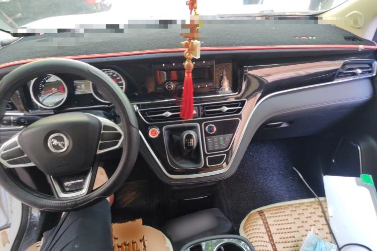 Used Hanteng V7 2019 1.5T Manual Elite Model 7 Seats Emission Standard China V Center Console