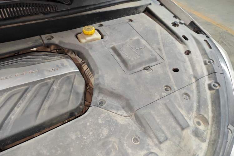 Used Hanteng V7 2019 1.5T Automatic Luxury 7-Seater China V Standard Engine Bay Left