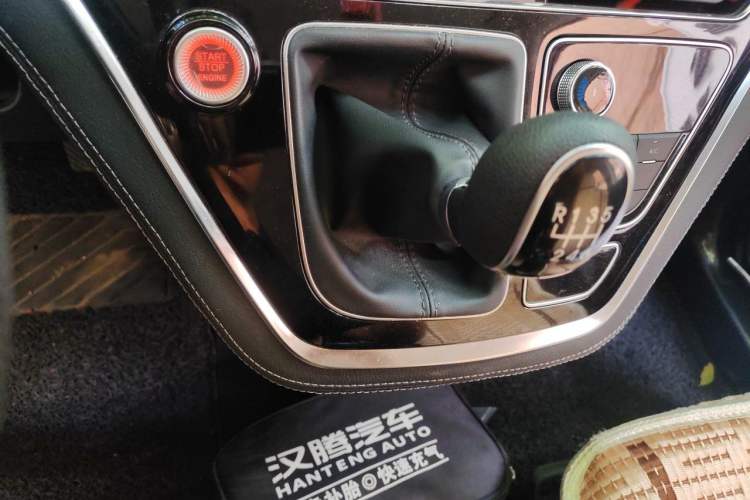 Used Hanteng V7 2019 1.5T Manual Elite Model 7 Seats Emission Standard China V Gear Lever