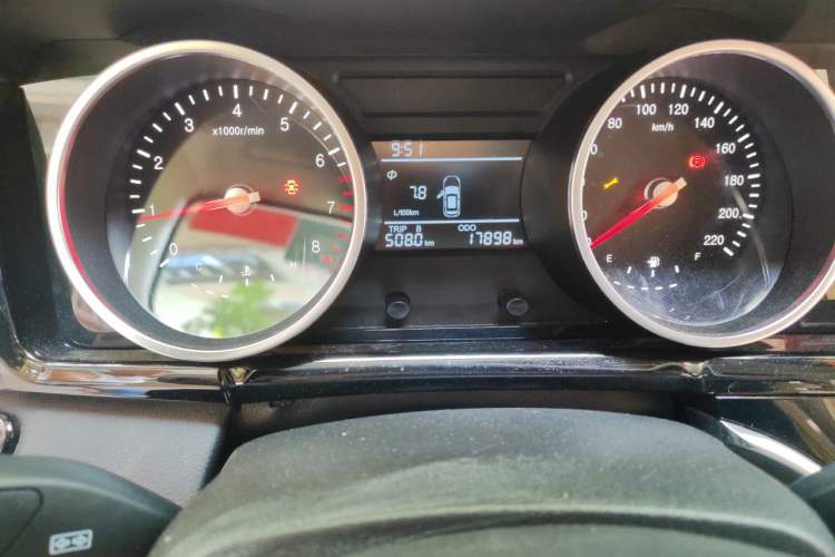 Used Hanteng V7 2019 1.5T Manual Elite Model 7 Seats Emission Standard China V Odometer Close Up
