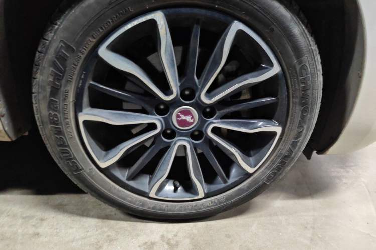 Used Hanteng V7 2019 1.5T Automatic Luxury 7-Seater China V Standard Right Front Wheel Hub