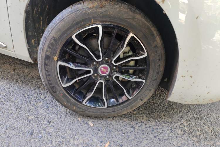 Used Hanteng V7 2019 1.5T Manual Elite Model 7 Seats Emission Standard China V Right Front Wheel Hub