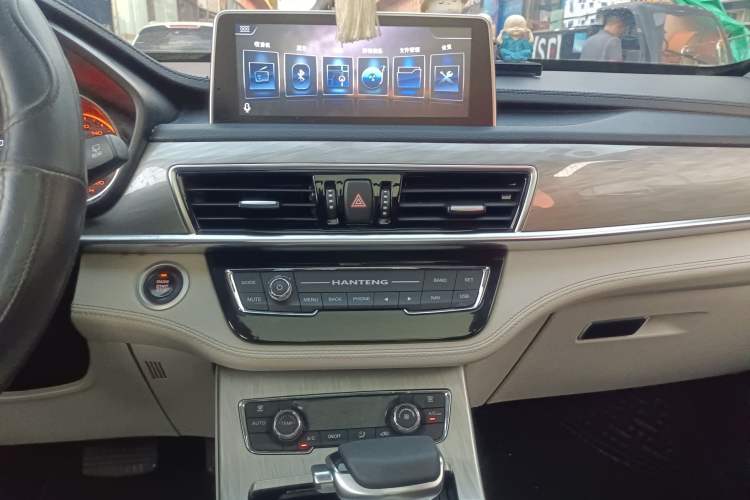 Used Hanteng X5 2018 1.5T CVT Luxury Edition Audio And AC Panel