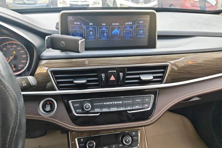 Used Hanteng X5 2018 1.5T CVT Luxury Edition Audio And AC Panel