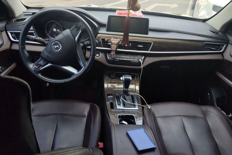Used Hanteng X5 2018 1.5T CVT Luxury Edition Center Console