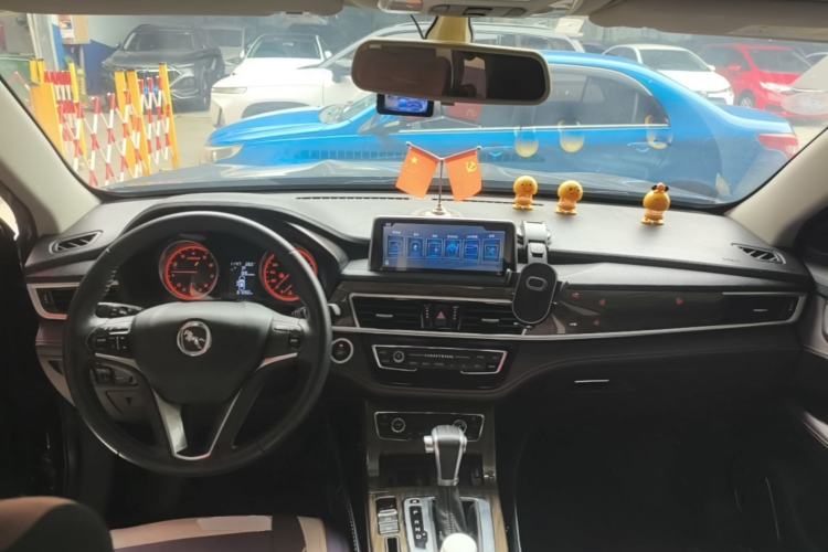 Used Hanteng X5 2018 1.5T CVT Luxury Edition Center Console