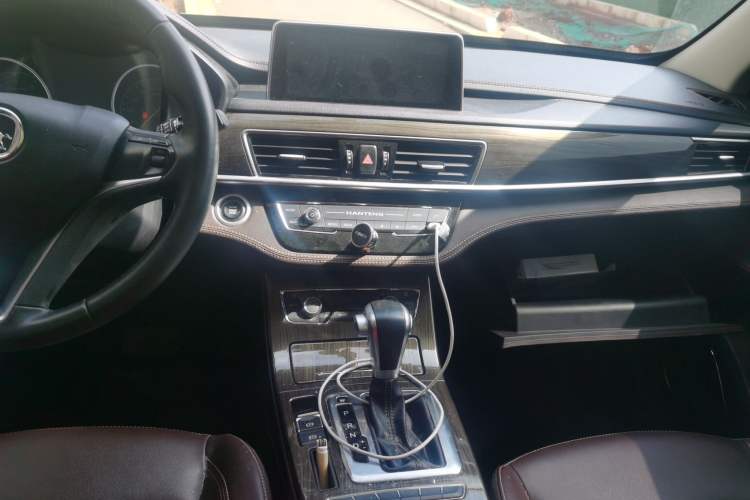 Used Hanteng X5 2018 1.5T CVT Luxury Edition Center Console