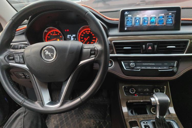 Used Hanteng X5 2018 1.5T CVT Luxury Edition Center Console