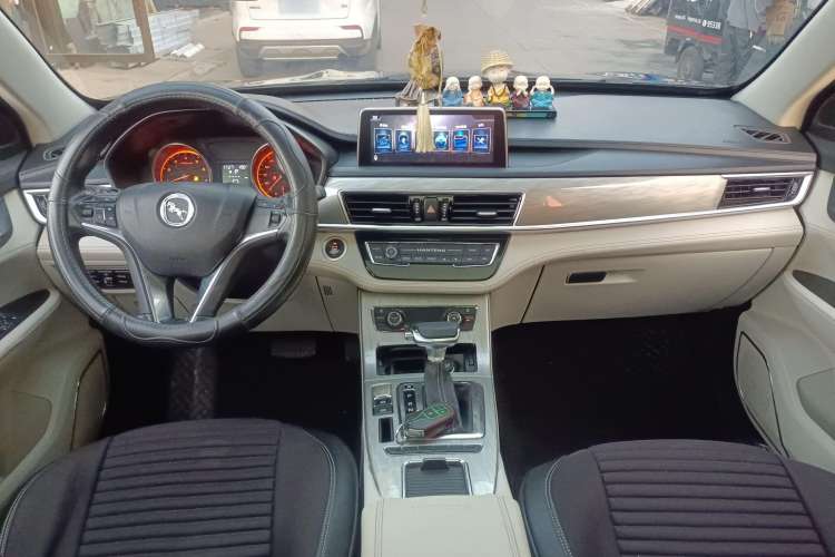 Used Hanteng X5 2018 1.5T CVT Luxury Edition Center Console