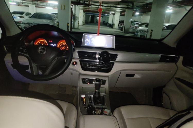 Used Hanteng X5 2018 1.5T CVT Luxury Edition Center Console