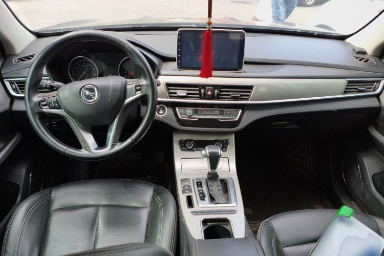 Used Hanteng X5 2018 1.5T CVT Elite Edition Center Console