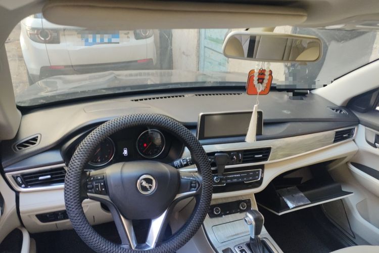 Used Hanteng X5 2018 1.5T CVT Luxury Edition Center Console