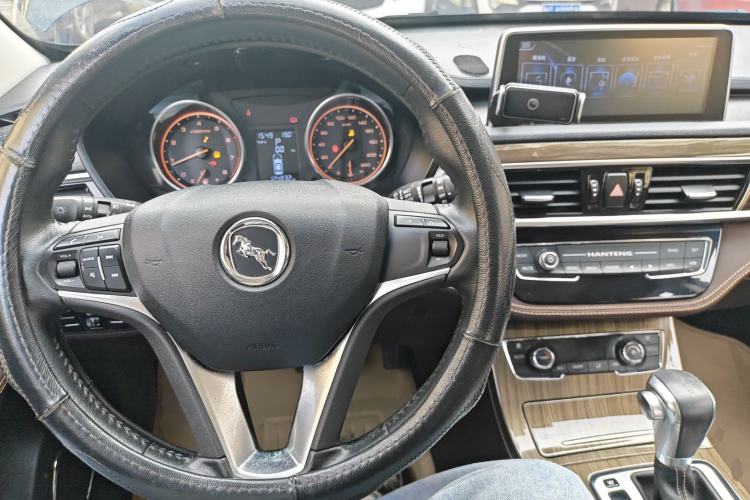 Used Hanteng X5 2018 1.5T CVT Luxury Edition Center Console