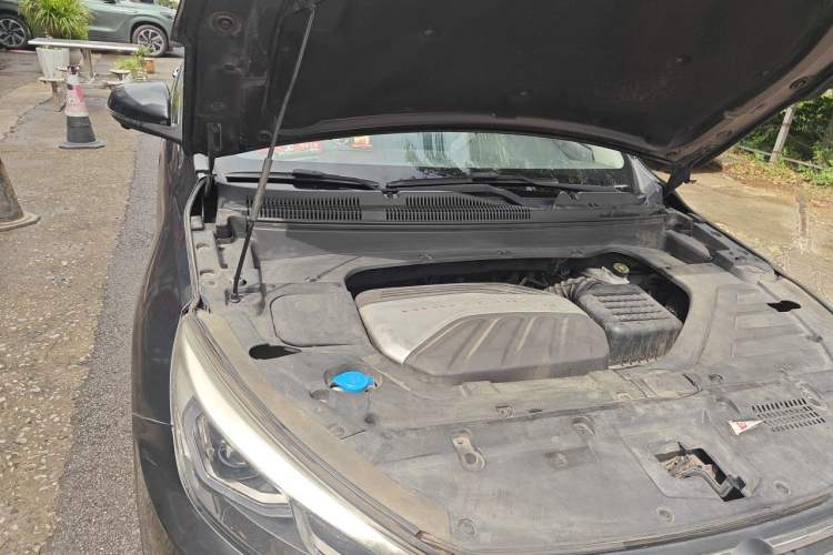 Used Hanteng X5 2018 1.5T CVT New Year Edition Engine Bay Right