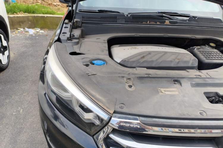 Used Hanteng X5 2018 1.5T CVT Elite Edition Engine Bay Right