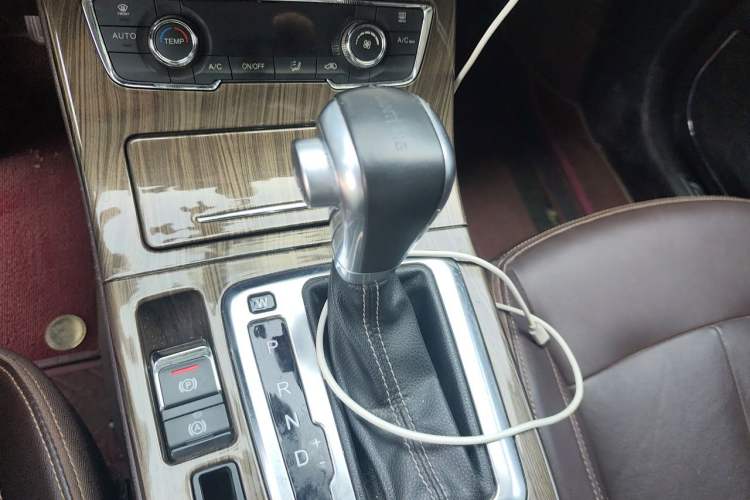 Used Hanteng X5 2018 1.5T CVT Luxury Edition Gear Lever