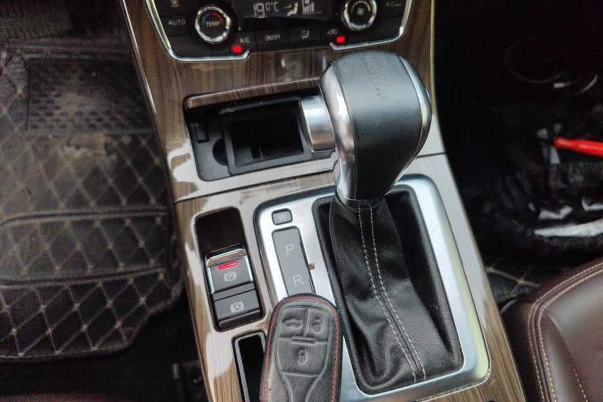 Used Hanteng X5 2018 1.5T CVT Luxury Edition Gear Lever