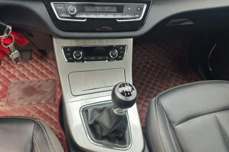Used Hanteng X5 2018 1.5L Manual Comfort Edition Gear Lever