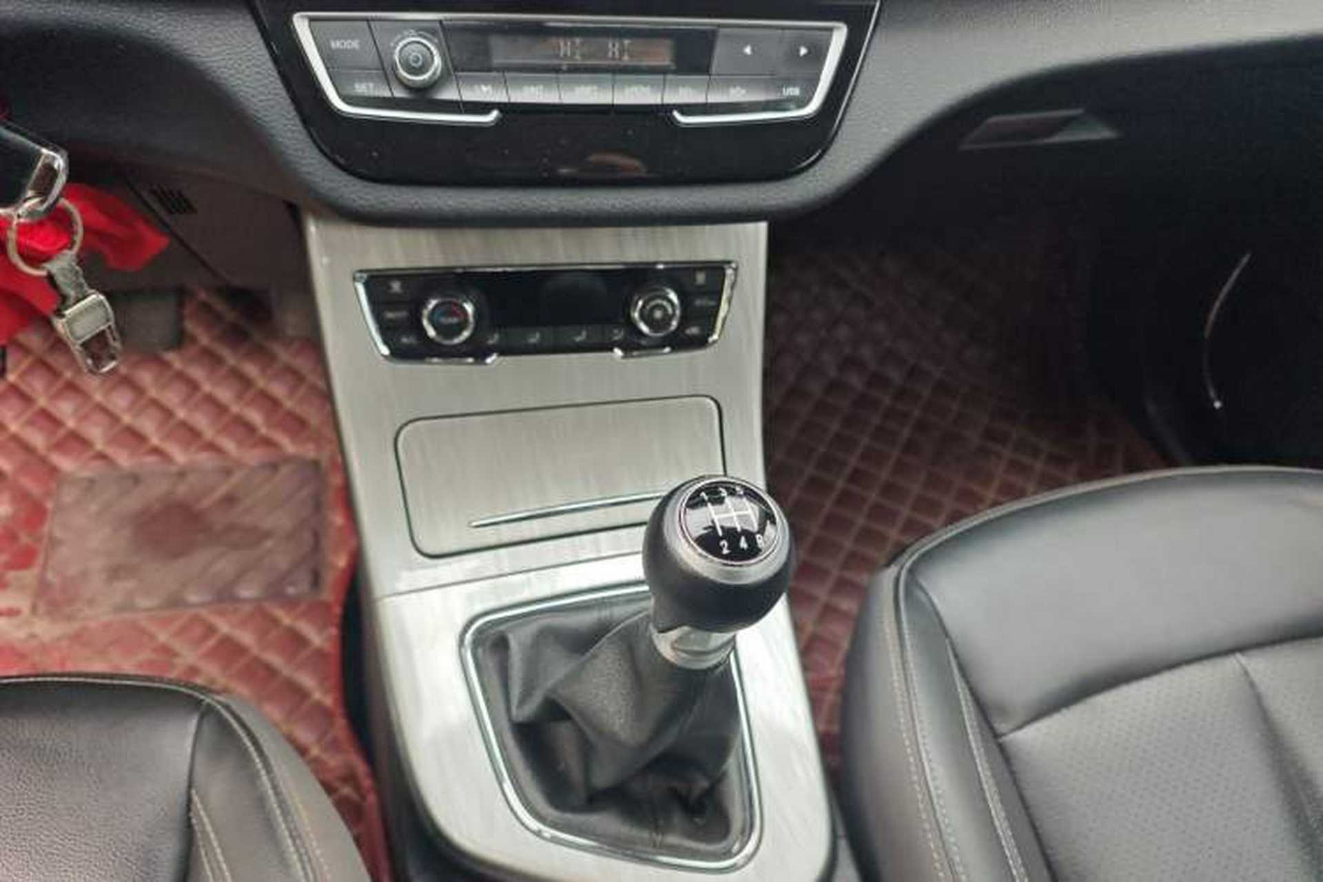 Used Hanteng X5 2018 1.5L Manual Comfort Edition Gear Lever