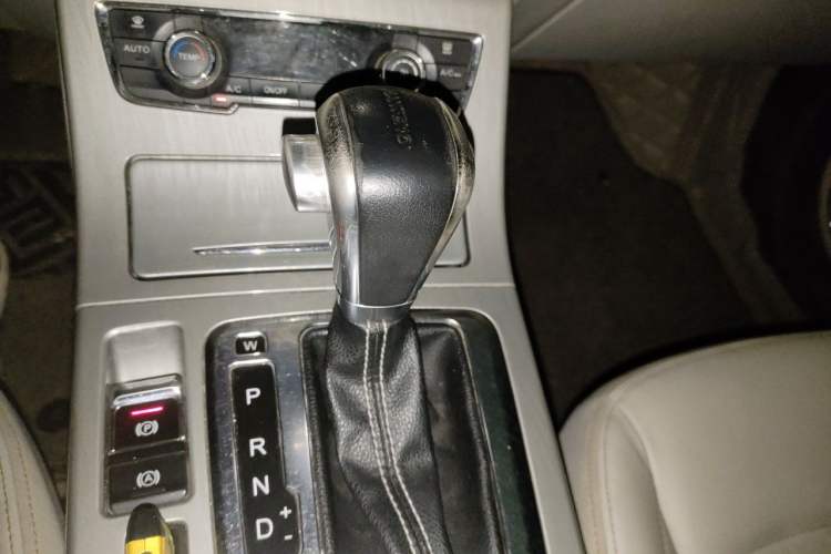 Used Hanteng X5 2018 1.5T CVT Luxury Edition Gear Lever