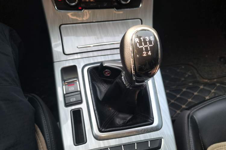 Used Hanteng X5 2018 1.5T Manual Luxury Edition Gear Lever