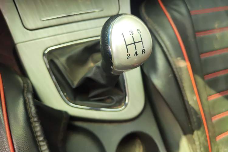 Used Hanteng X5 2018 1.5L Manual Comfort Edition Gear Lever