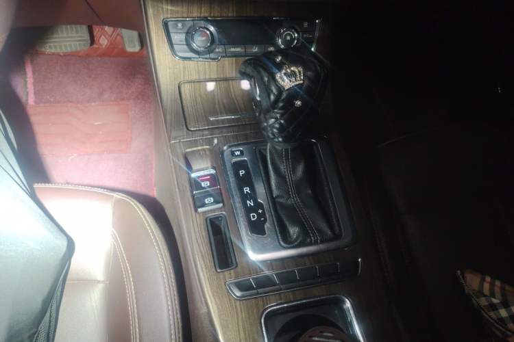 Used Hanteng X5 2018 1.5T CVT Luxury Edition Gear Lever