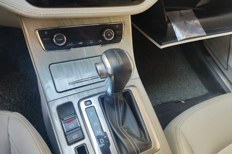 Used Hanteng X5 2018 1.5T CVT Luxury Edition Gear Lever