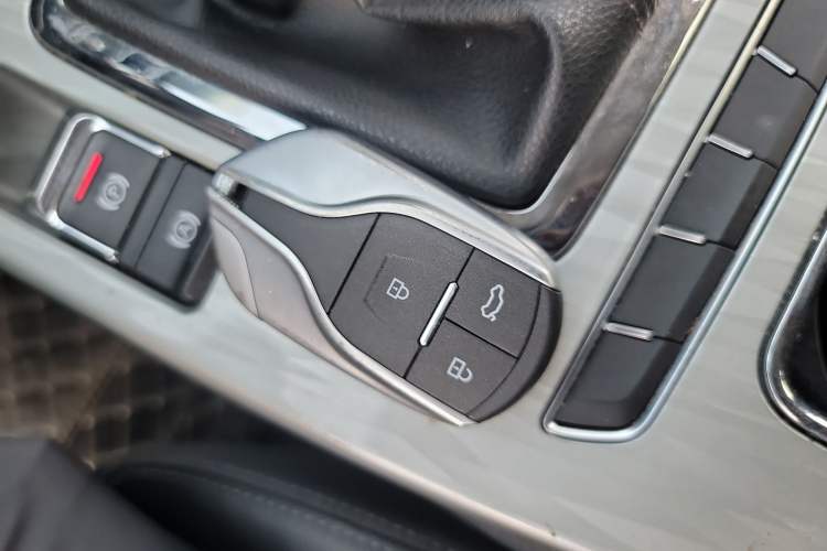 Used Hanteng X5 2018 1.5L Manual Elite Edition Interior 1
