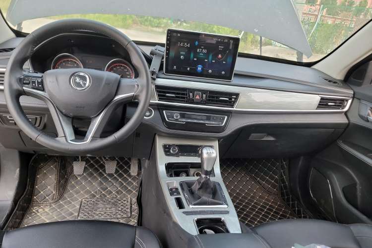Used Hanteng X5 2018 1.5L Manual Elite Edition Interior 2