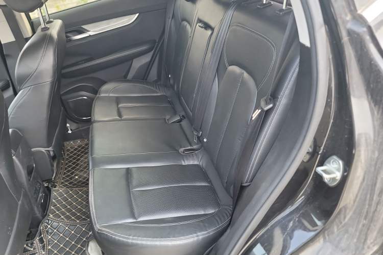 Used Hanteng X5 2018 1.5L Manual Elite Edition Interior 4