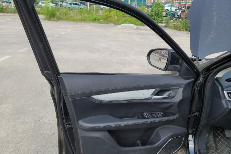 Used Hanteng X5 2018 1.5L Manual Elite Edition Interior 7