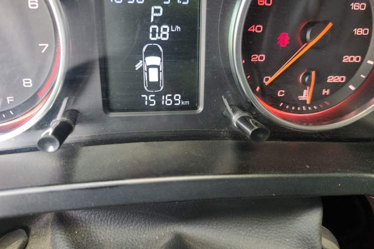 Used Hanteng X5 2018 1.5T CVT Luxury Edition Odometer Close Up