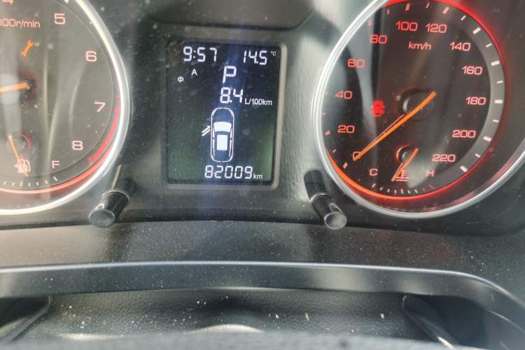 Used Hanteng X5 2018 1.5T CVT Luxury Edition Odometer Close Up