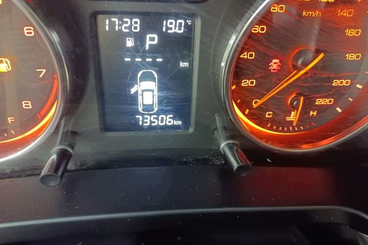 Used Hanteng X5 2018 1.5T CVT Luxury Edition Odometer Close Up