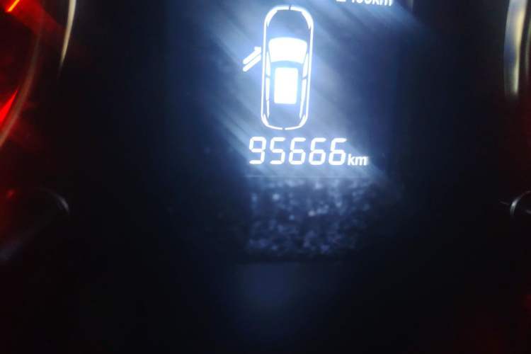 Used Hanteng X5 2018 1.5T CVT Luxury Edition Odometer Close Up