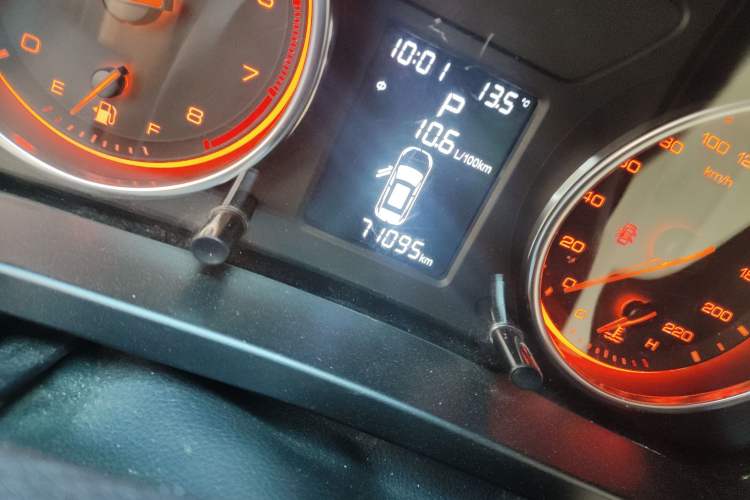 Used Hanteng X5 2018 1.5T CVT Luxury Edition Odometer Close Up