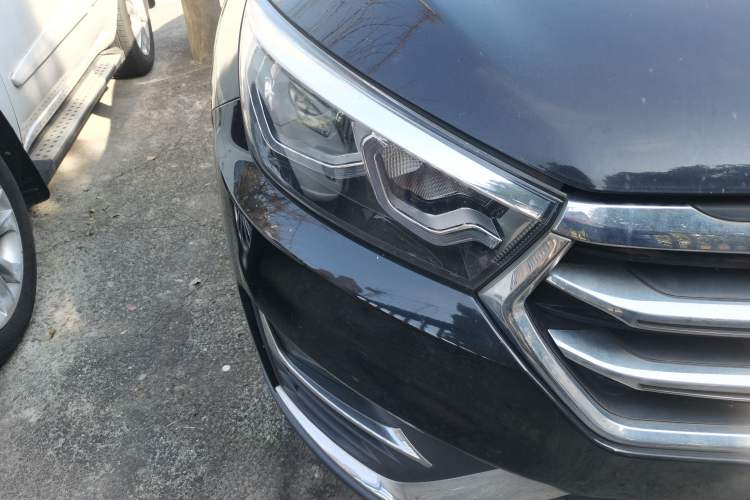 Used Hanteng X5 2018 1.5T Manual Luxury Edition Right Front Headlight