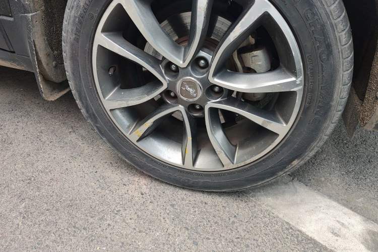 Used Hanteng X5 2018 1.5T CVT Luxury Edition Right Front Wheel Hub