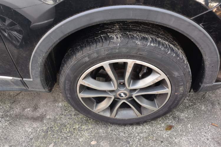 Used Hanteng X5 2018 1.5T Manual Luxury Edition Right Front Wheel Hub