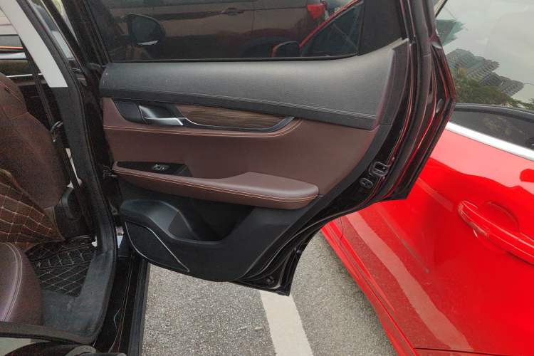 Used Hanteng X5 2018 1.5T CVT Luxury Edition Right Rear Door Interior