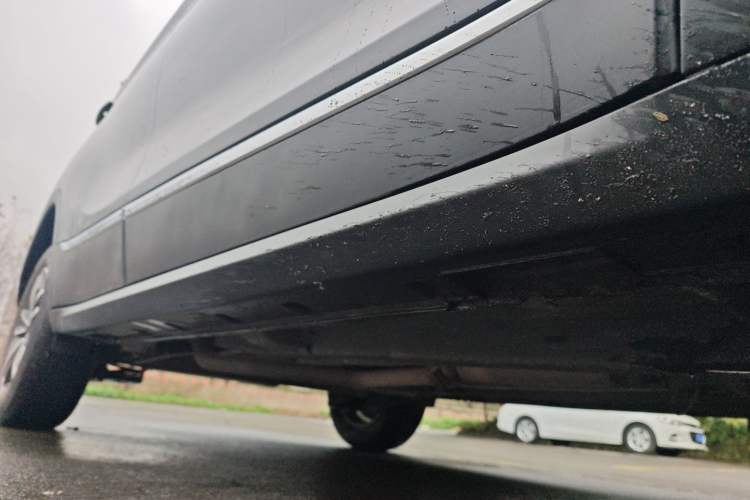 Used Hanteng X5 2018 1.5L Manual Comfort Edition Right Side Sill