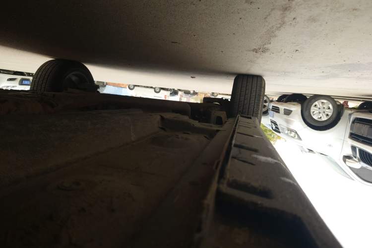 Used Hanteng X5 2018 1.5T CVT Elite Edition Right Side Sill